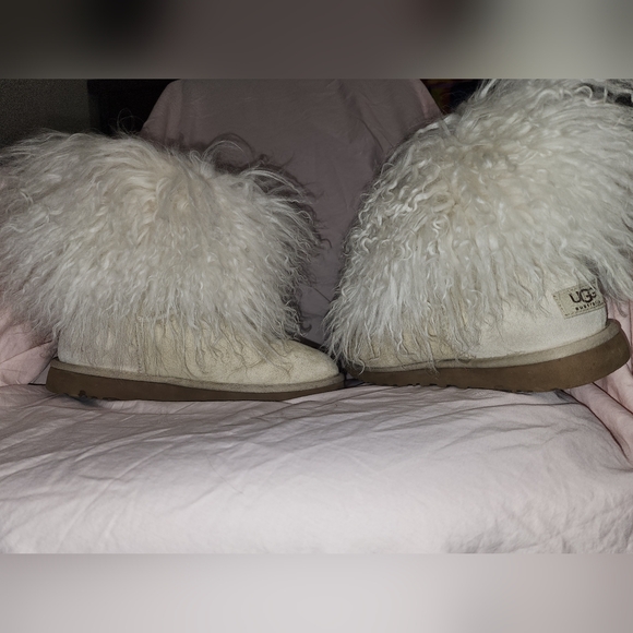 UGG Short Boot Cream Sheepskin Cuff - Picture 5 of 16